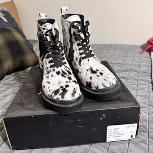 Women’s western cowhide combat boots